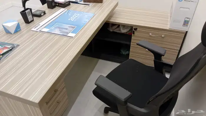 مكتب وكراسي 3