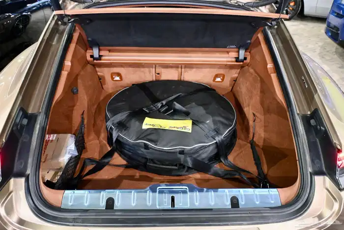 بورش باناميرا Panamera executive 2022 ضمان وصيانه مجانيه 19