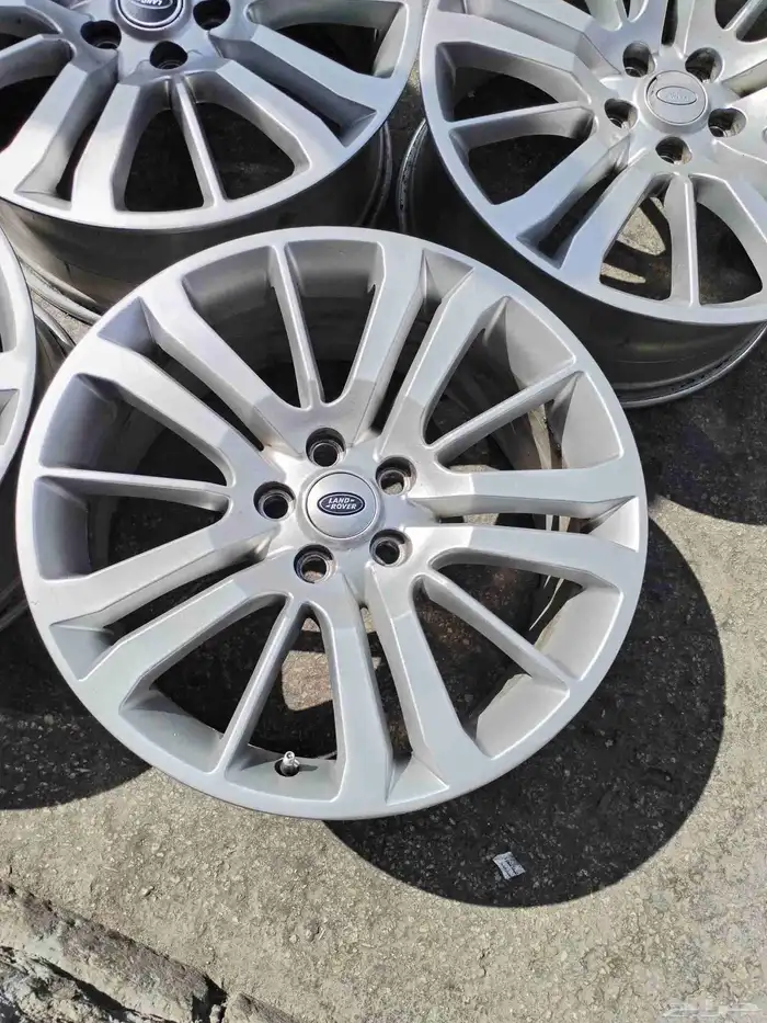 جنوط رنج روفر مقاس 20اصلي وكالة نضيفه مره موديل 2013 4