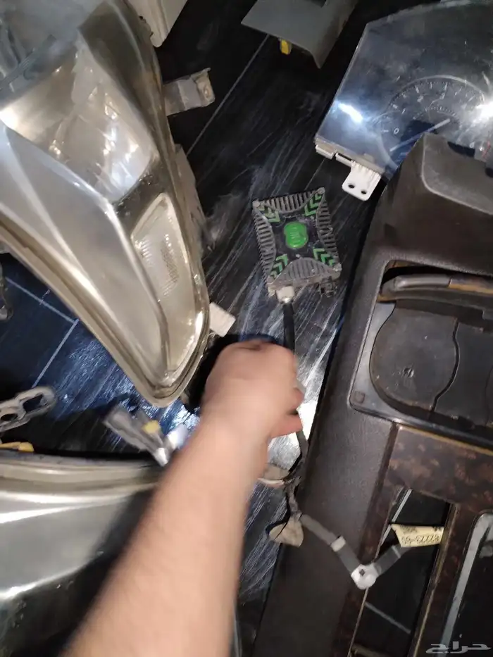 موجود قطع غيار يد حق الباب حق ازجاج وغلاف مريات وشمعات وطبل 7