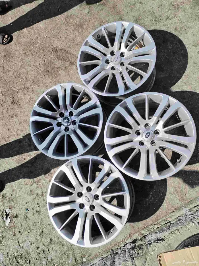 جنوط رنج روفر مقاس 20اصلي وكالة نضيفه مره موديل 2013 2