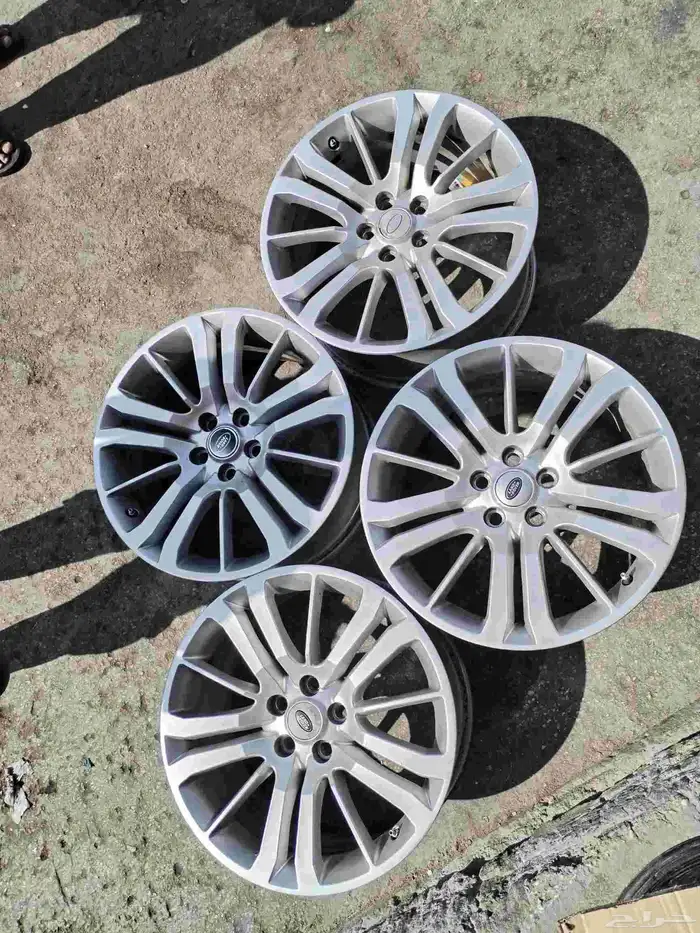 جنوط رنج روفر مقاس 20اصلي وكالة نضيفه مره موديل 2013 3