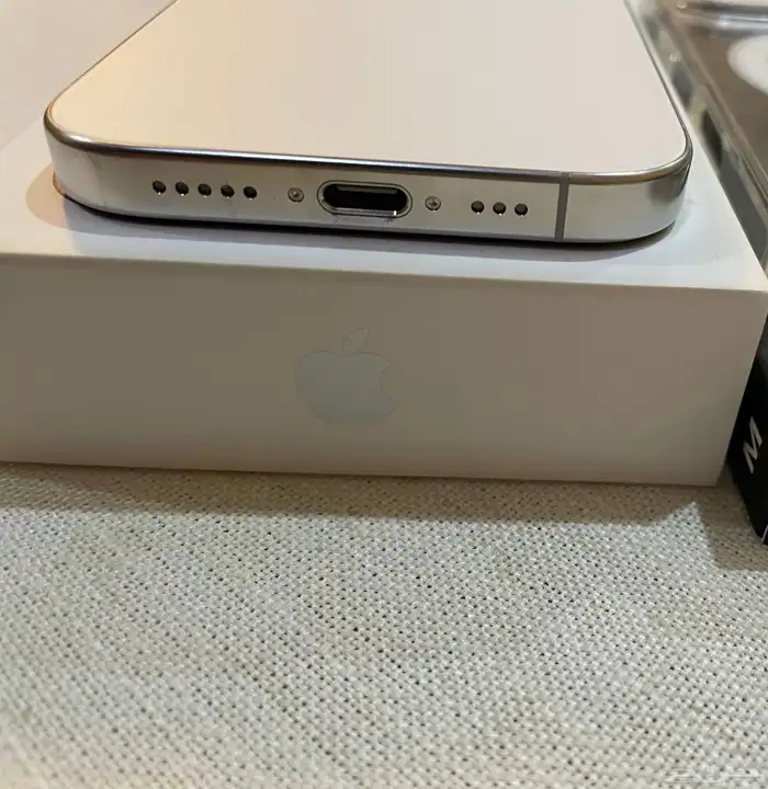 للبيع ايفون 16 برو 4