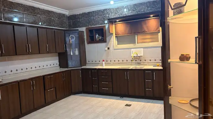 شقة فاخرة مفروشة ثلاث غرف قابله لزيادة تصبح 5 غرف مع مسبح 7