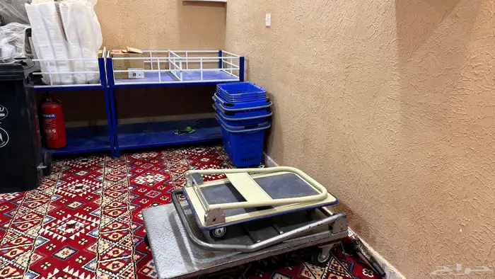 2طاولة عرض و2عربية تحميل و4 عربية تسوق و4 سلة تسوق 0