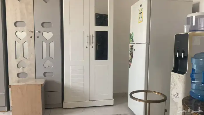 دولاب مع السرير ثلاجة برادة سخان مغسلة 6