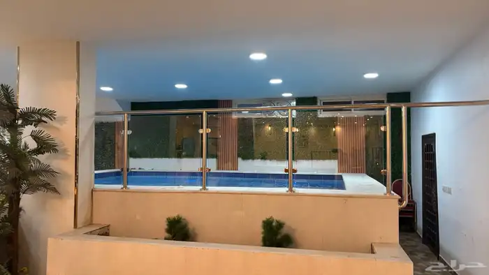 شقة فاخرة مفروشة ثلاث غرف قابله لزيادة تصبح 5 غرف مع مسبح 2