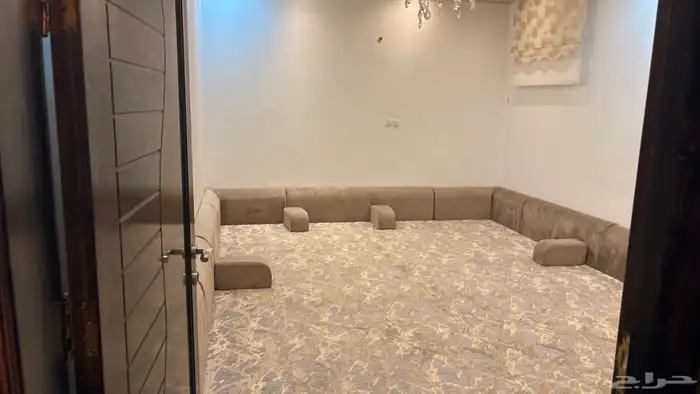 شقة فاخرة مفروشة ثلاث غرف قابله لزيادة تصبح 5 غرف مع مسبح 3