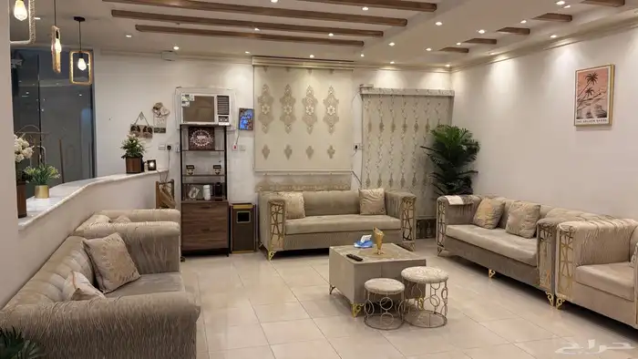 شقة فاخرة مفروشة ثلاث غرف قابله لزيادة تصبح 5 غرف مع مسبح 6