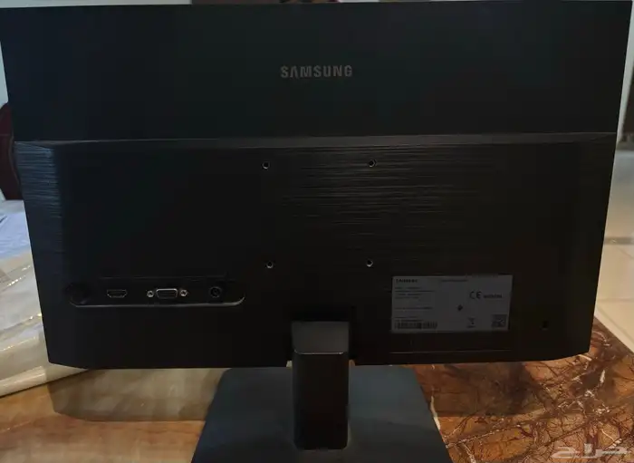 شاشه مكتبيه من سامسونق استعمال خفيف 3