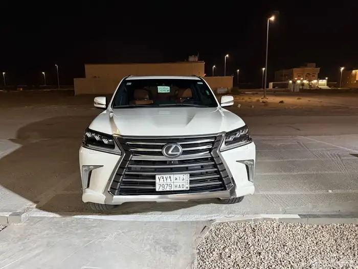 سياره لكزس LX570 موديل 2017 9