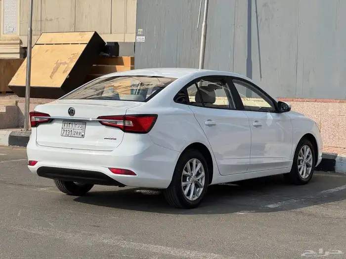 مجموعة من 10 سيارات MG 5 موديل 2023 السعر من 26000 الف 6