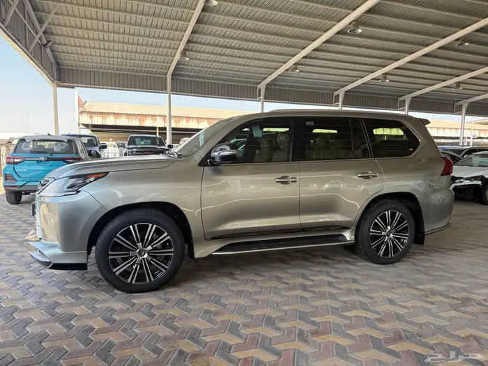 لكزس LX570 فل موديل 2021 سعودي 7