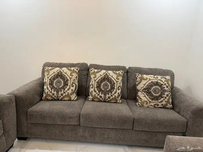 كنب اشلي استعمال 6 شهور نضيف سبب البيع الحجم غير مناسب 2