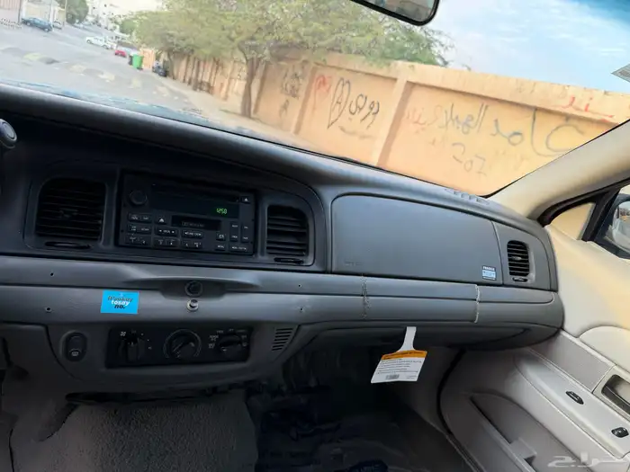 فورد كروان فكتوريا 8