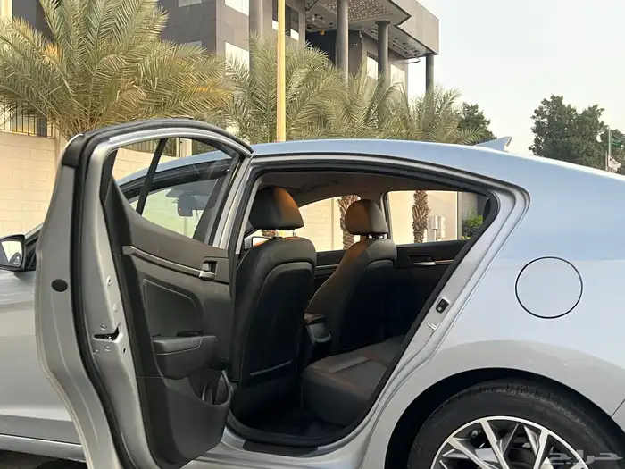 هيونداي لنترا (افانتي) بدي وكاله نظيفه جدا ممشى قليل 32