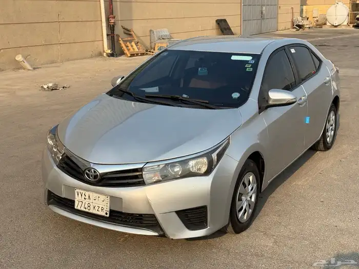 للبيع تايوتا كورولا 2016 2