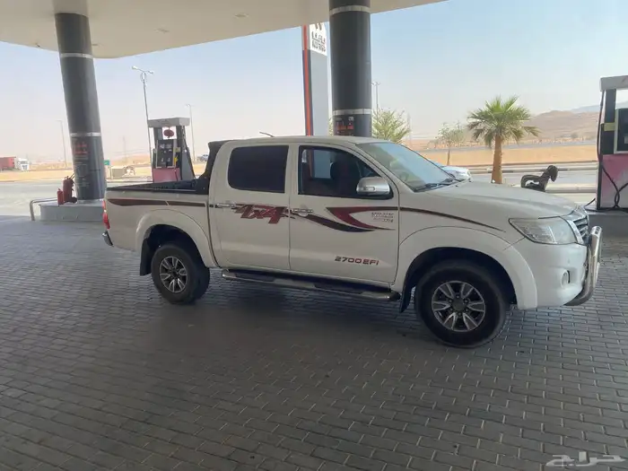 هايلوكس بنزين دبل 2014ممشى 413000 2