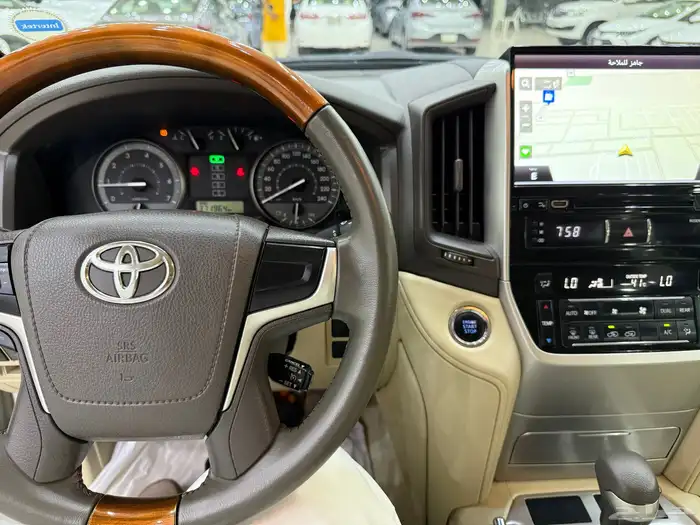 لاندكروزر 2018 GXR فل كامل 8 سلندر بنزين 20