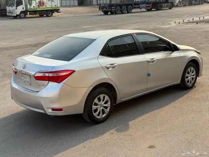 للبيع تايوتا كورولا 2016 4