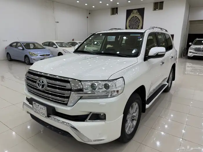 لاندكروزر 2018 GXR فل كامل 8 سلندر بنزين 35