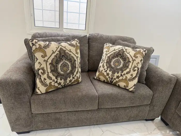 كنب اشلي استعمال 6 شهور نضيف سبب البيع الحجم غير مناسب 1