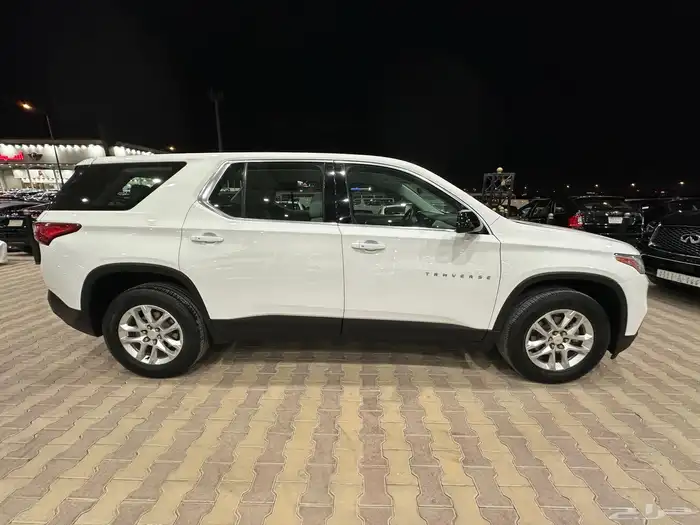 شيفورليه ترافيرس LS موديل 2018 نظيف 3