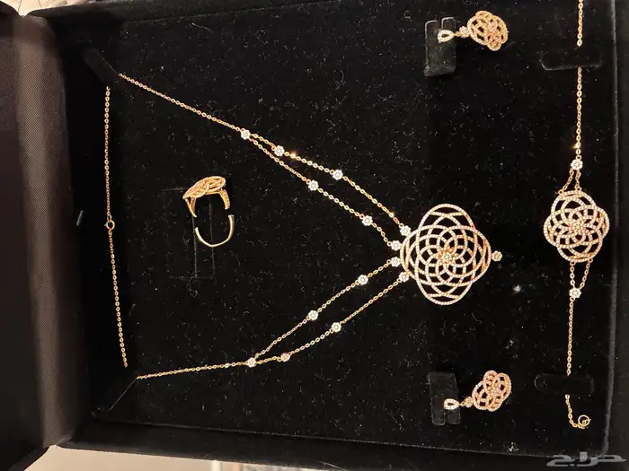 طقم ذهب مستعمل عيار 18 2