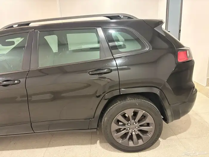 جيب شيروكي سبورت 2019 نظيف 16