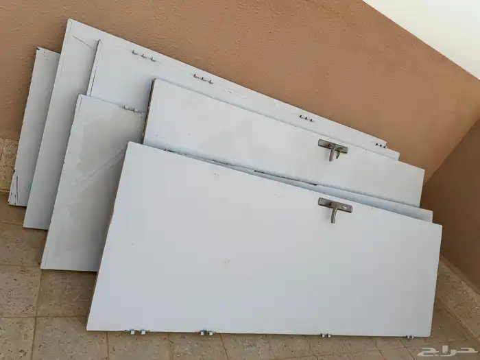 أبواب للبيع استعمال خفيف واحد حديد والباقي خشب 1