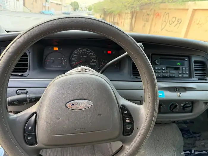 فورد كروان فكتوريا 9