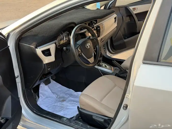 للبيع تايوتا كورولا 2016 3