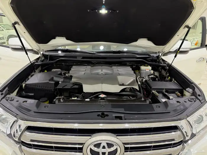 لاندكروزر 2018 GXR فل كامل 8 سلندر بنزين 21