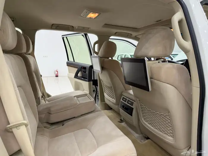 لاندكروزر 2018 GXR فل كامل 8 سلندر بنزين 19