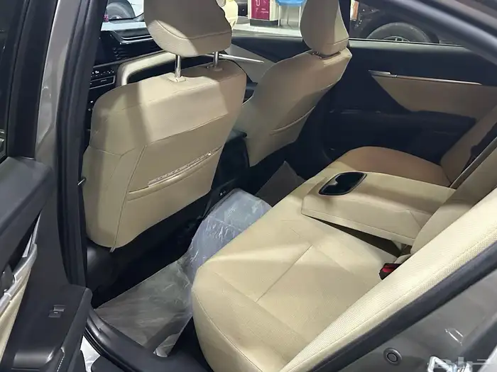 كامري 2025 سعودي تيتانيوم LE 10