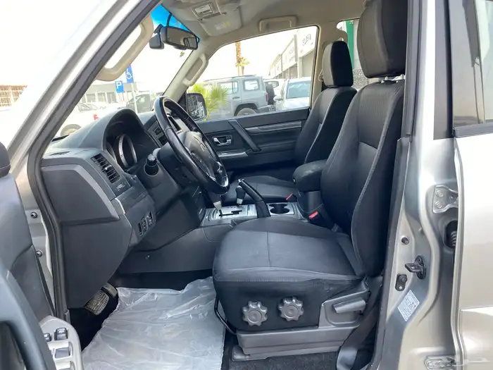 ميتسوبيشي باجيرو GLS 13