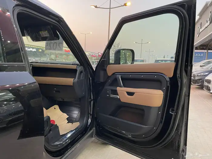 لاند روفر ديفندر2025- X-DYNAMIC-HSE سعودي داخلي جملي بنزين 10