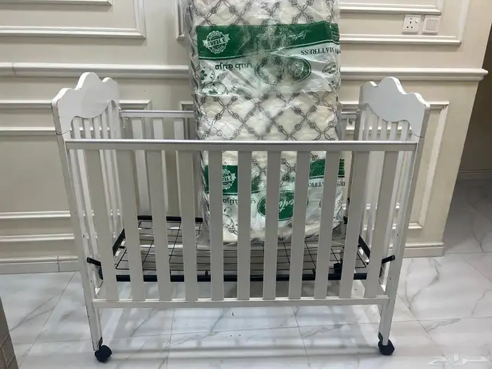 سرير مع مرتبه للبيع سعر البيع ( 200) نهائي 0