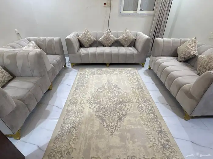 طقم كنب مع ستارة و سجادة 3