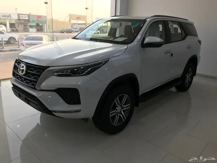 تويوتا فورتشنر 2025 بنزين 4 سلندر دفع رباعي 1