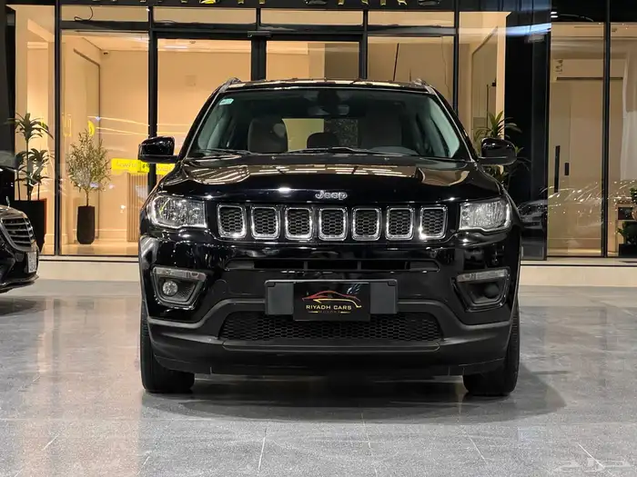 جيب شروكي 2019 ( بحالة ممتازة ) 2