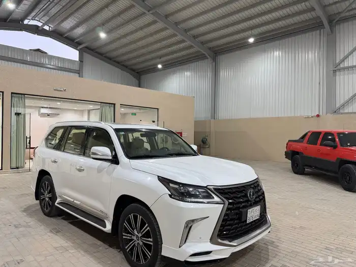 لكزس LX 570 2017 فل كامل DD بودي وكالة 3