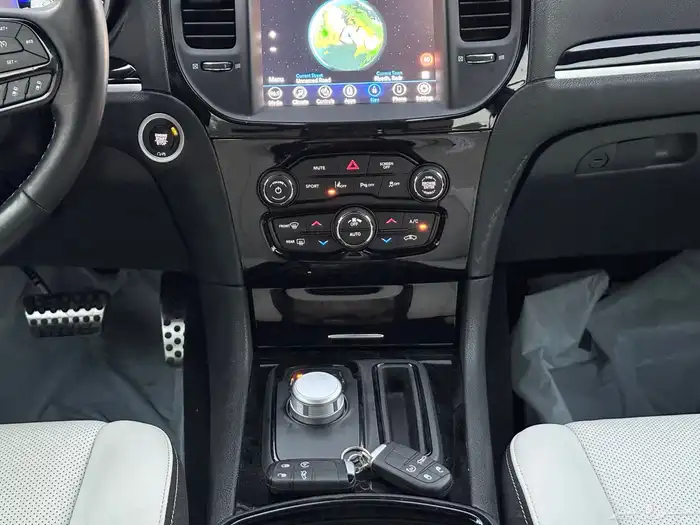 كرايزلر C300s موديل 2021 بحالة الوكاله شرط 27