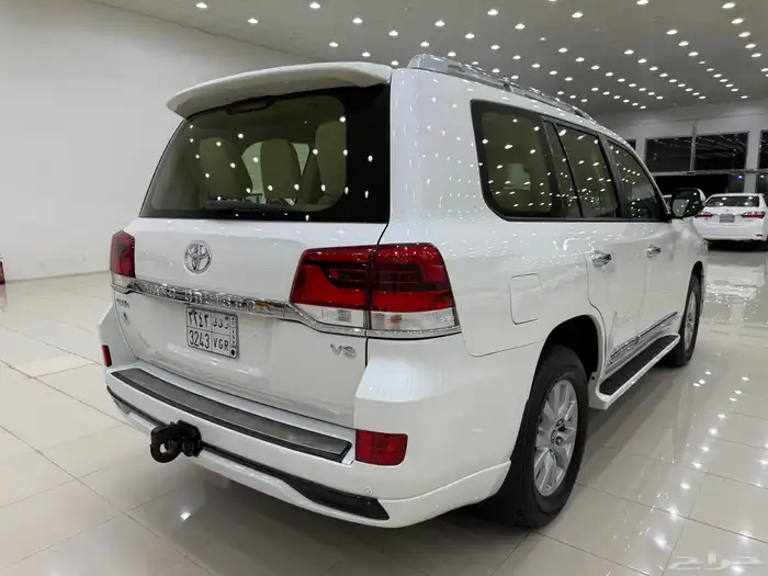 لاندكروزر 2018 GXR فل كامل 8 سلندر بنزين 7