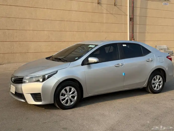 للبيع تايوتا كورولا 2016 1