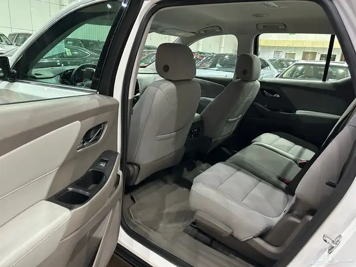 شيفورليه ترافيرس LS موديل 2018 نظيف 18