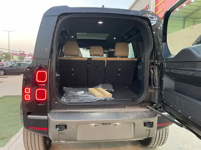 لاند روفر ديفندر2025- X-DYNAMIC-HSE سعودي داخلي جملي بنزين 29