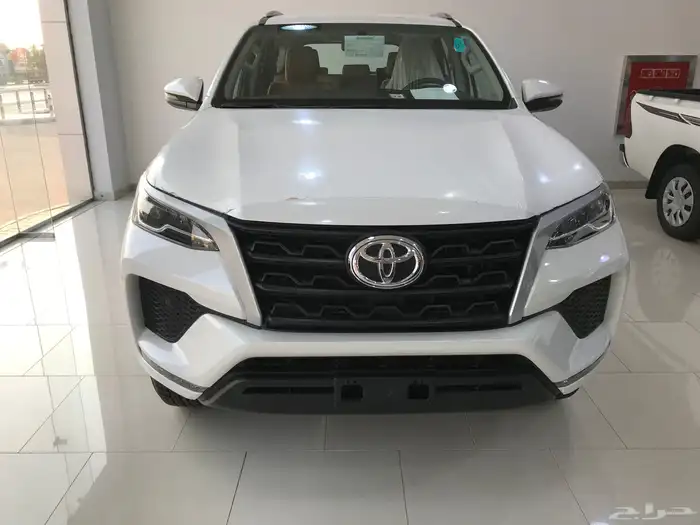 تويوتا فورتشنر 2025 بنزين 4 سلندر دفع رباعي 0