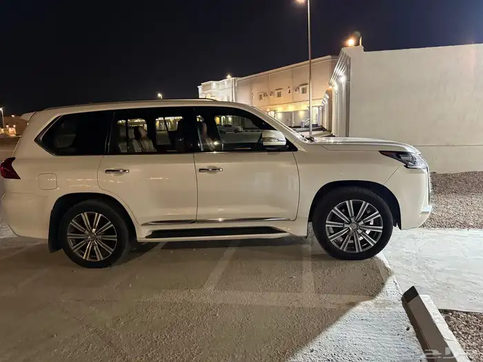 سياره لكزس LX570 موديل 2017 10