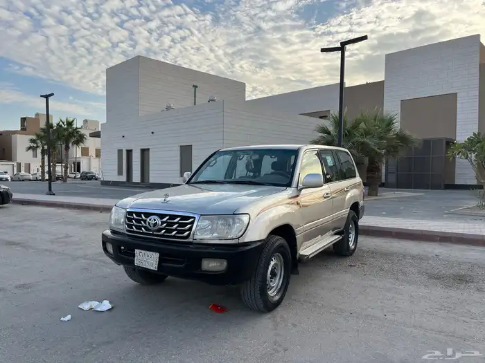 لاندكروزر صالون2001 مجدد قير عايدي اساس. 1